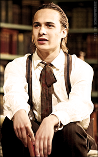 Frank Dillane FYtig85e_o