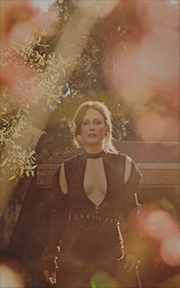 Julianne Moore QQGfC8QZ_o