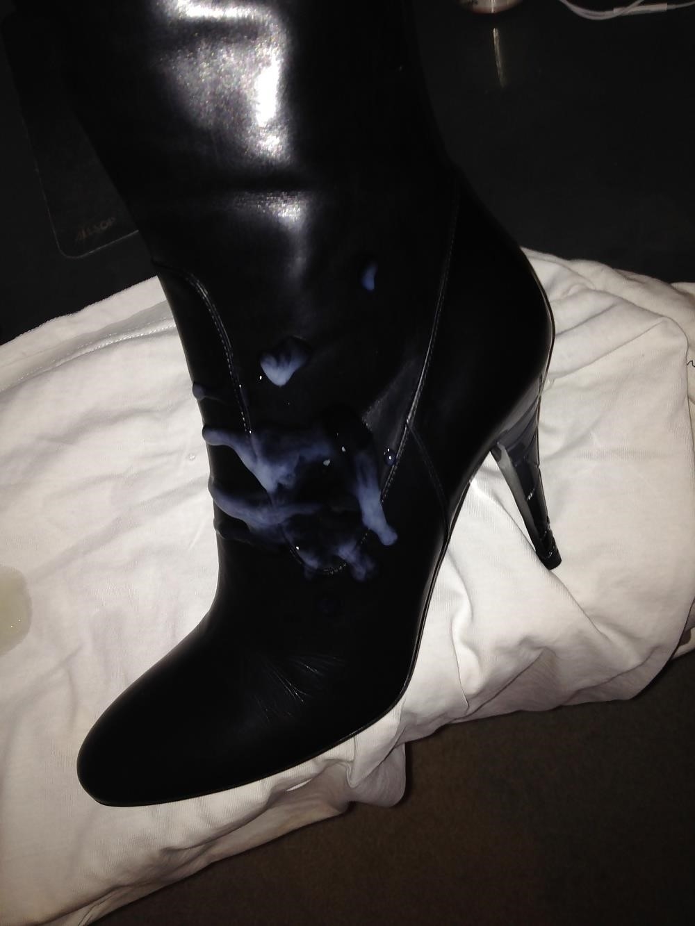 Black burberry rain boots-9997