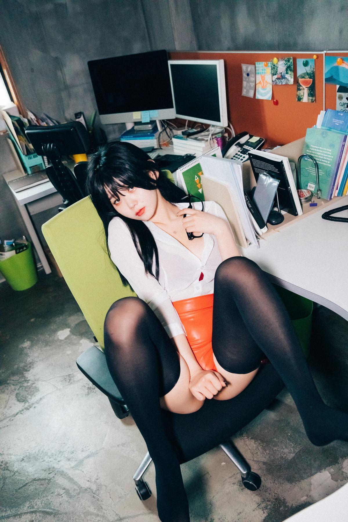 ZIA.Kwon 권지아, Loozy ‘Office Slave’ Set.01(26)