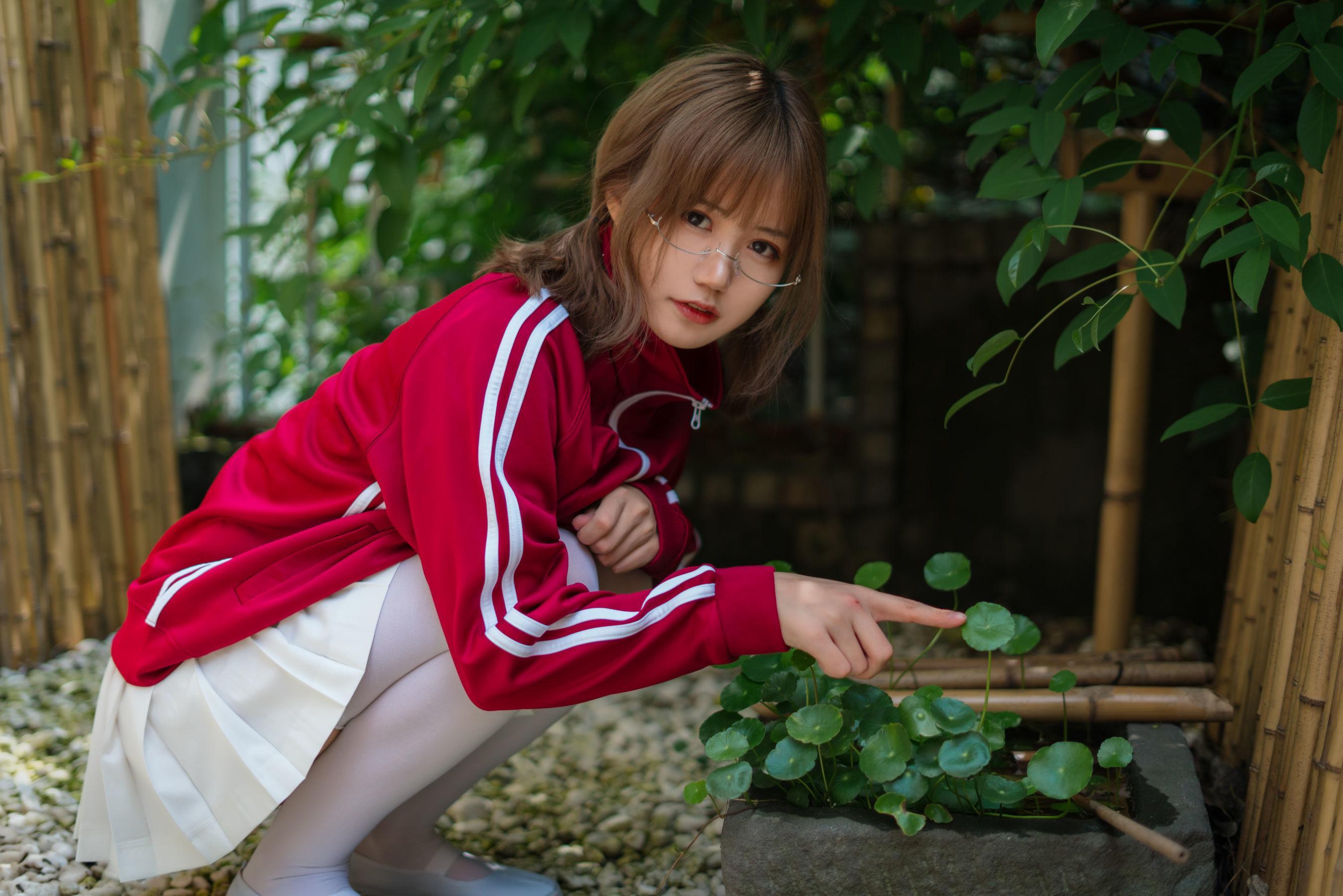 [网红COSER] 小仓千代w – 红色体操服 写真集(17)