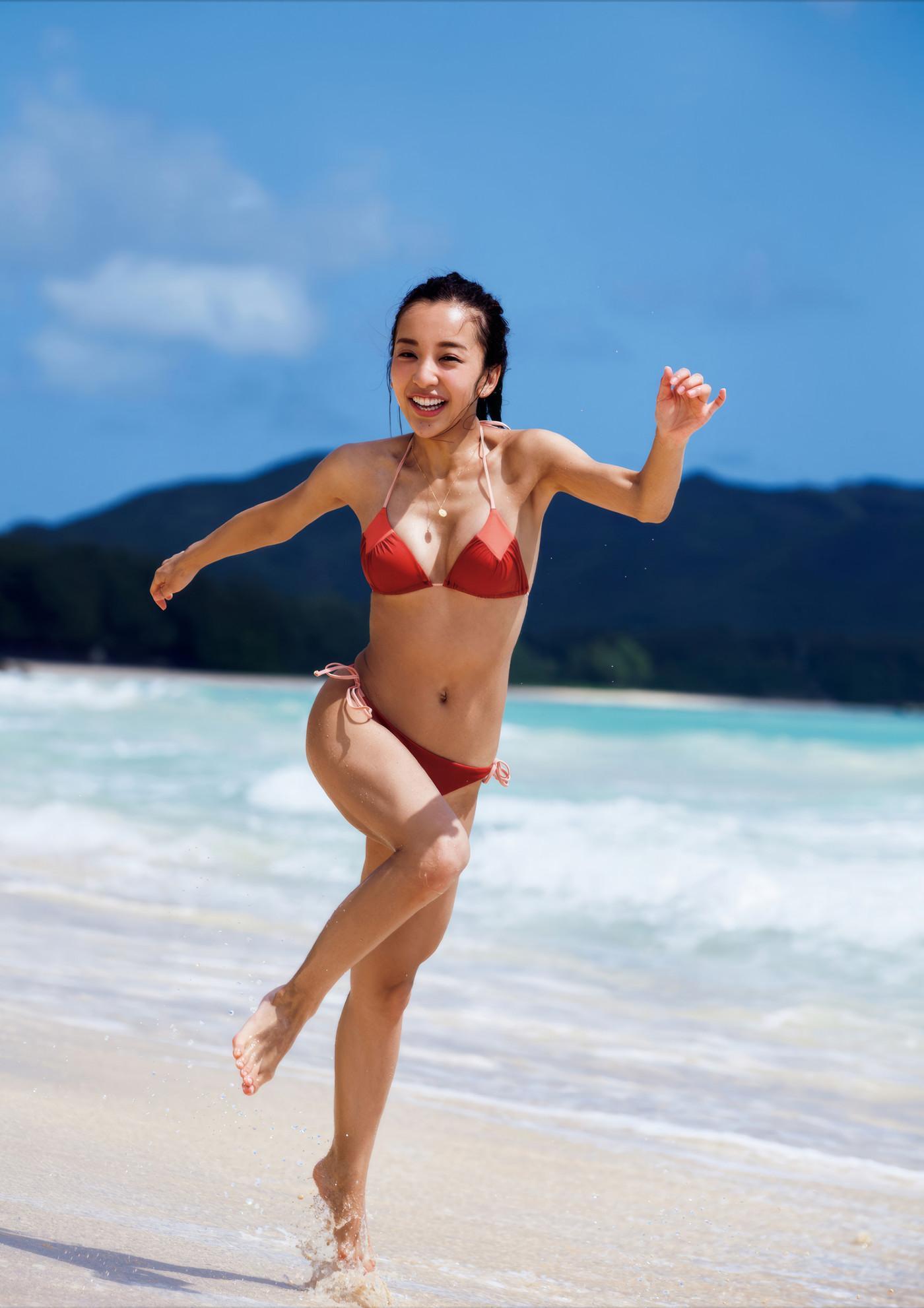 Tomomi Itano 板野友美, 写真集 「release」 Set.01(12)