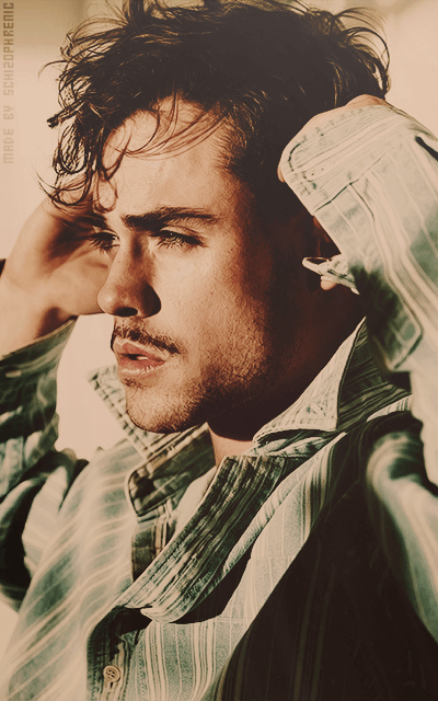 Dacre Montgomery McRfmrzT_o