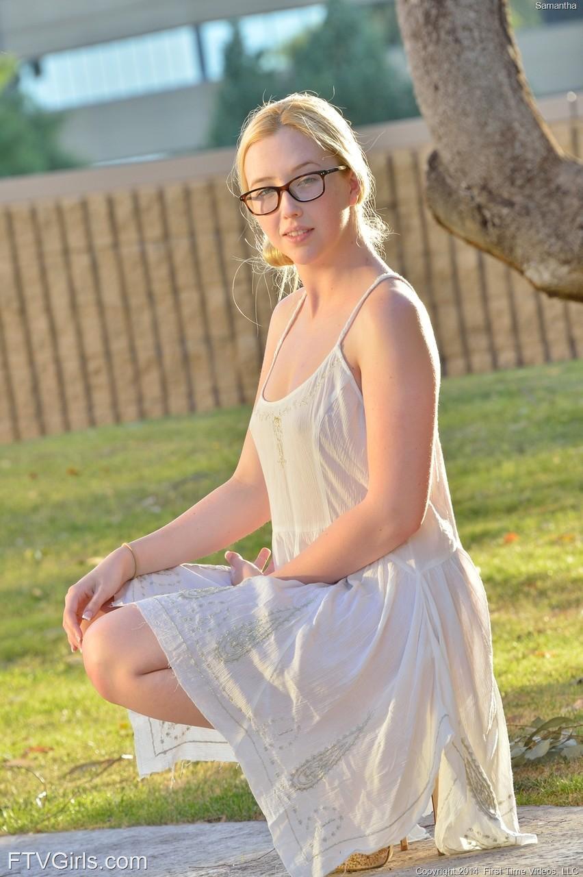 Nerdy blonde babe Sammy dildoing her ass and stretching in public(2)