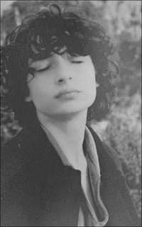 Finn Wolfhard JFNiTyFV_o