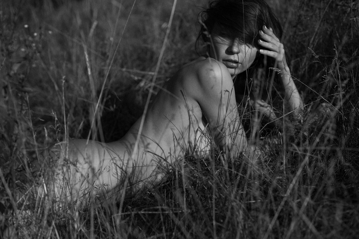 голая пражская модель Викенция во фруктовом саду / Vikencia from Prague nude by Ryan Pike - Yume Magazine голая пражская модель Викенция во фруктовом саду / Vikencia from Prague nude by Ryan Pike - Yume Magazine