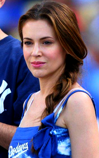 Alyssa Milano LIH0SHyf_o