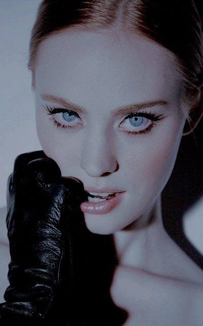 Deborah Ann Woll Yr4mOt3G_o