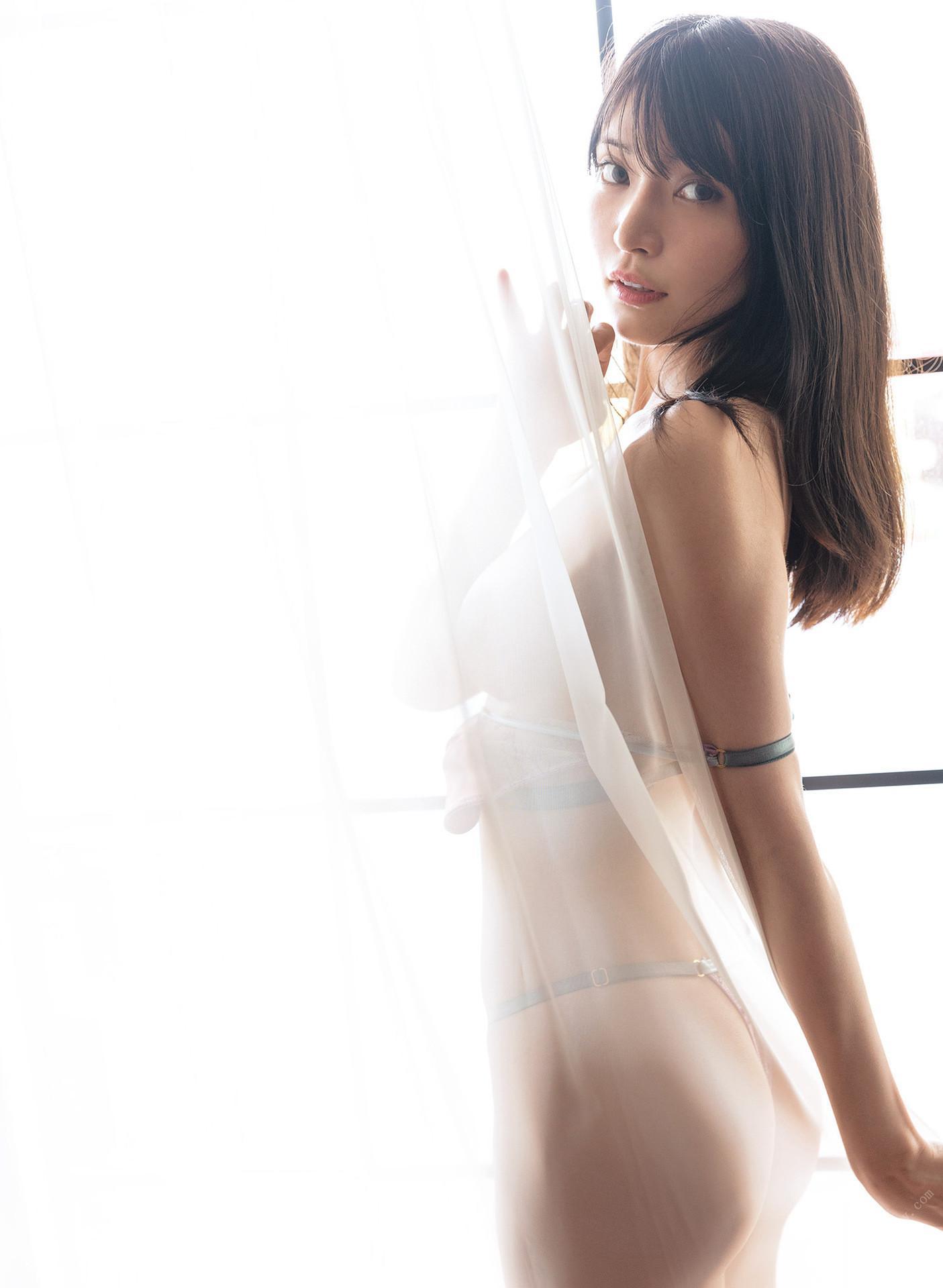 Sayaka Nitori 似鳥沙也加, 1st写真集 「Ribbon」 Set.01(20)