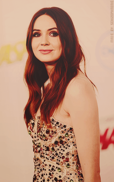 Karen Gillan G3ko41Hs_o