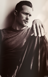 Alexander Skarsgard OEDDhQor_o