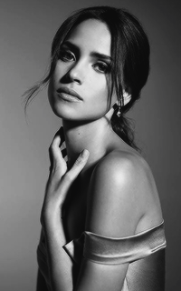 Adria Arjona FCKtWQku_o