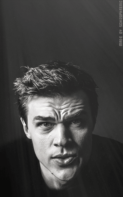 Finn Wittrock NtrxiGEU_o