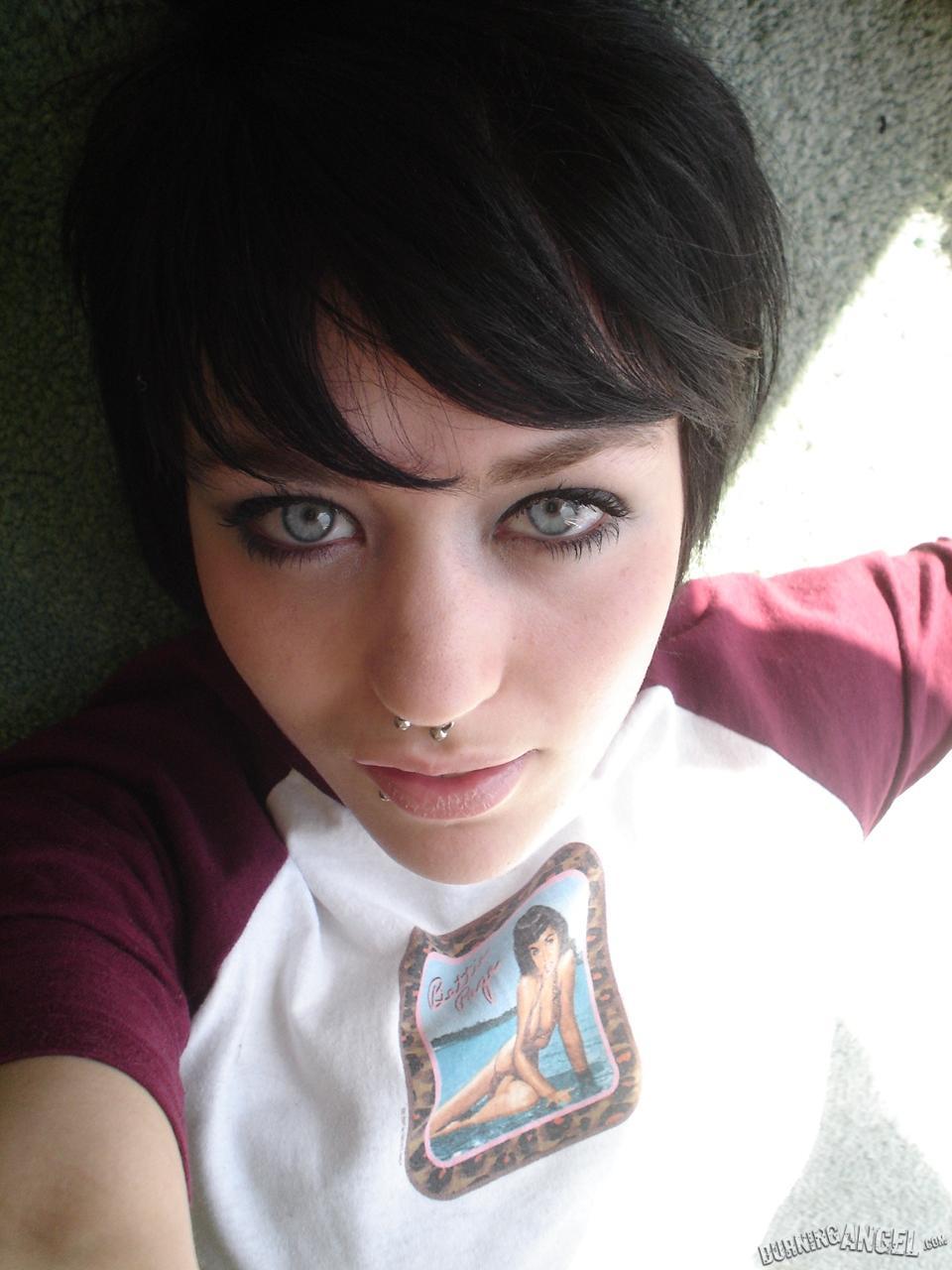 Short-haired punk chick with pierced nose, lip, navel in her own photos(4)