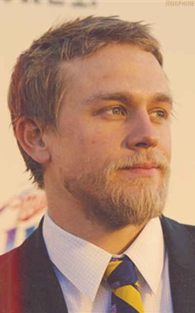 Charlie Hunnam HGMAlauA_o