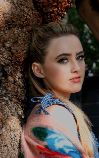 blondynka - Kathryn Newton Uazyt3TP_o