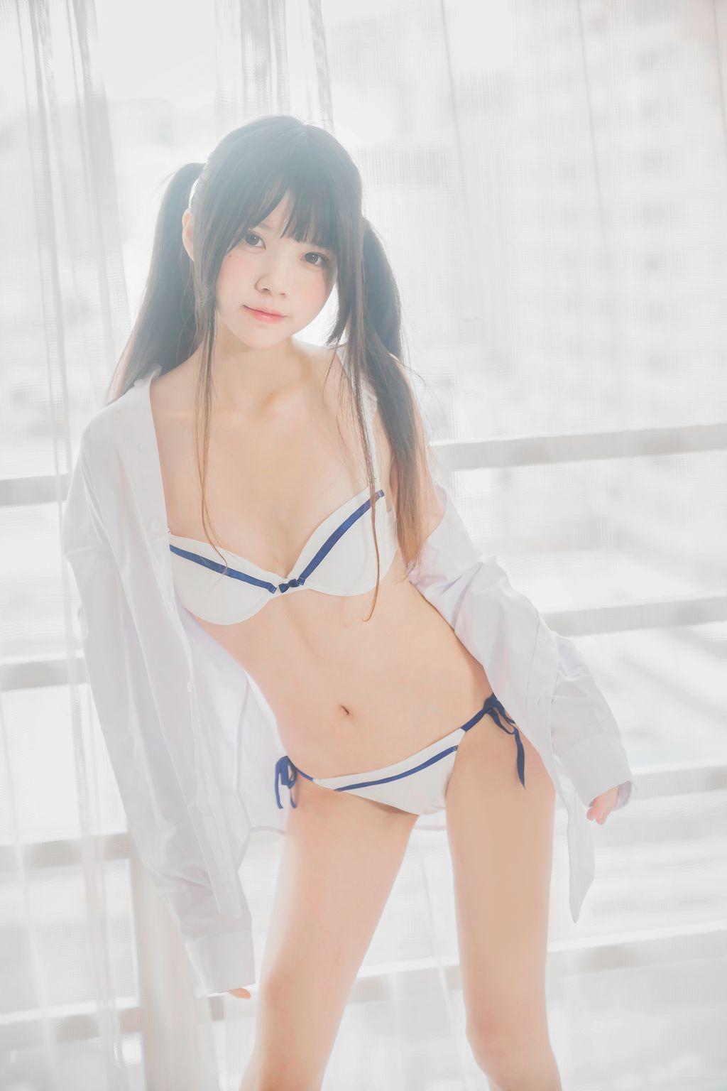 Coser @ 桜 桃 喵 Vol.073: 白 衬衫 双 马尾 (47 photos)(2)