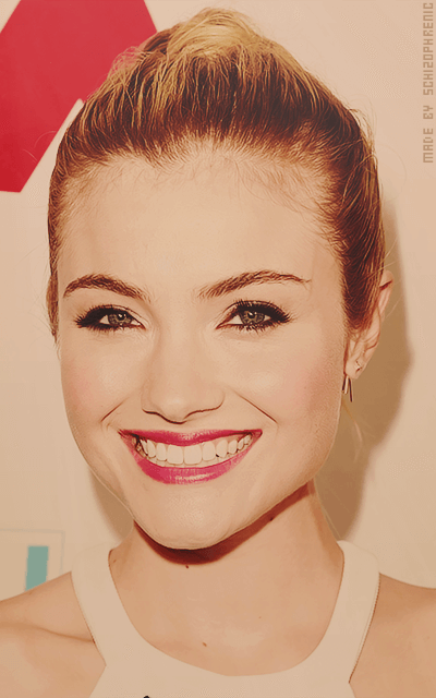 Skyler Samuels PzS8UOwc_o