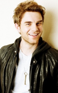 Nathaniel Buzolic RntnvBDr_o