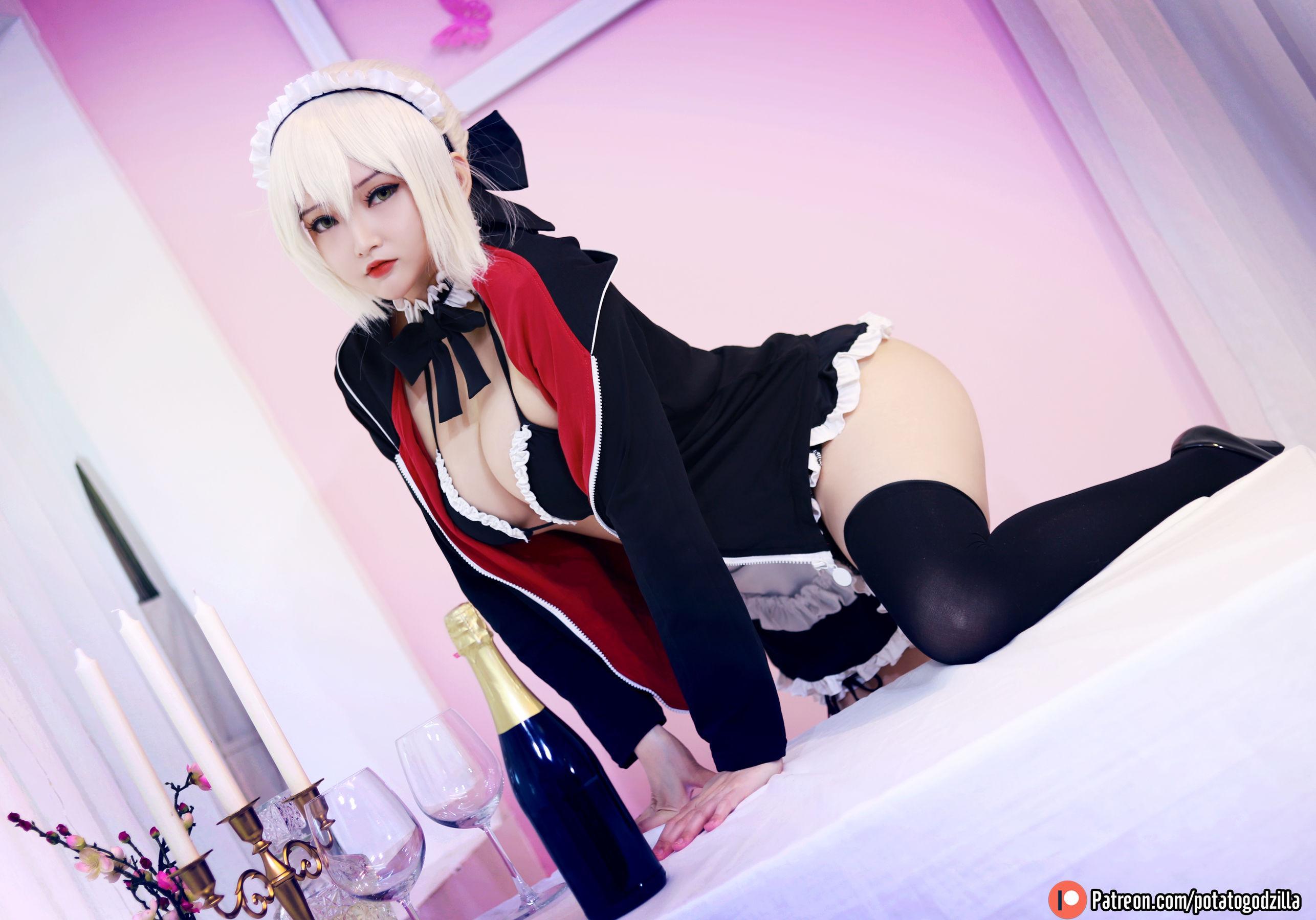 Coser小姐姐Potato Godzilla – Saber Alter Maid 套图(2)