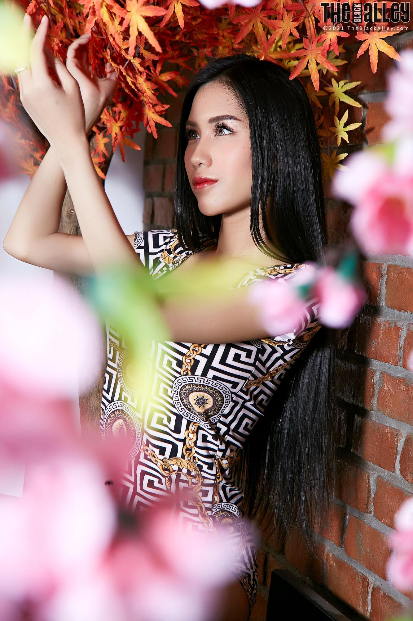 Evelynne The Black Alley Photobook Set.03(16)