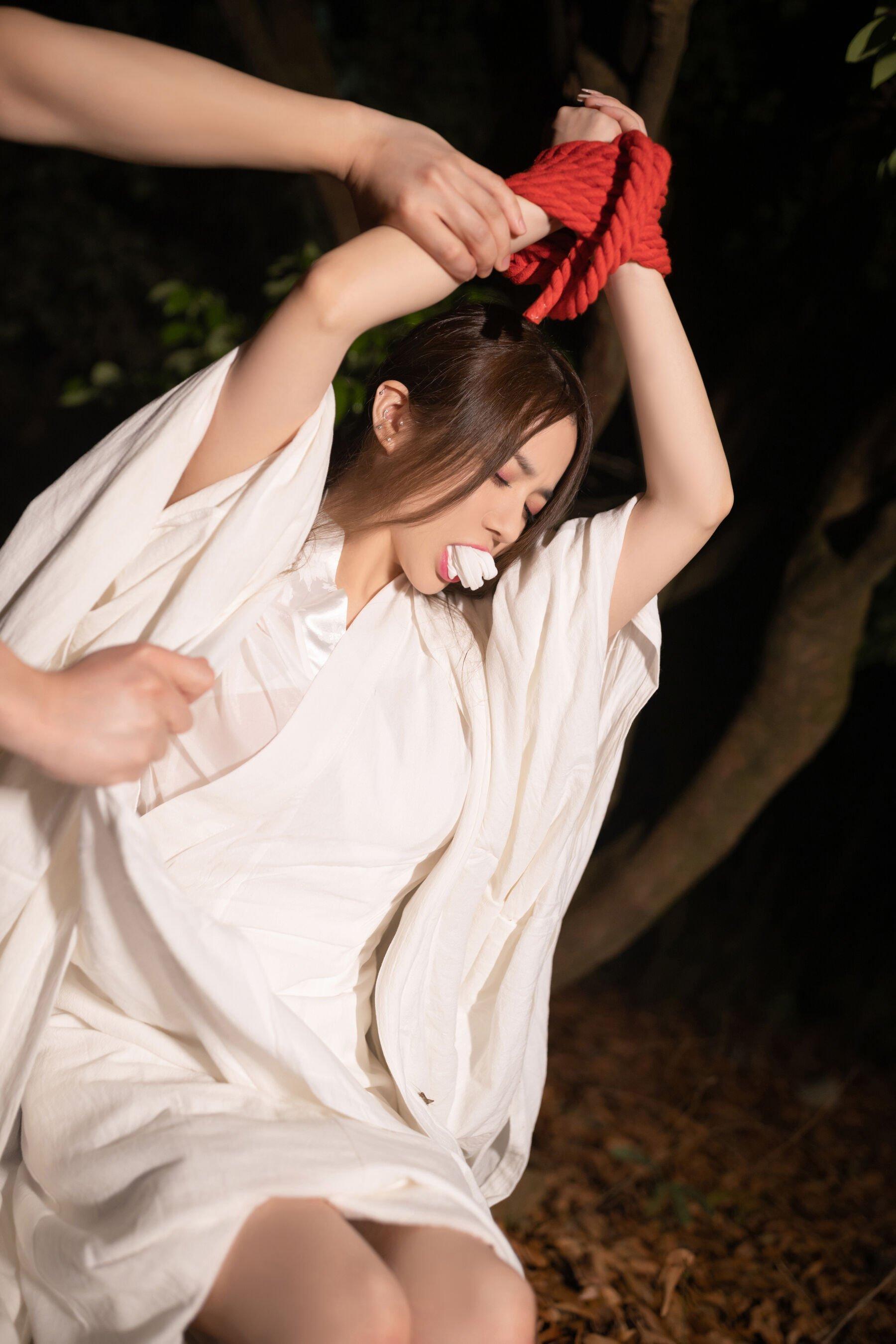 未分类性感写真 鱼子酱Fish《小树林的故事》(6)