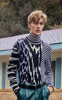 Lucky Blue Smith EzazfciN_o