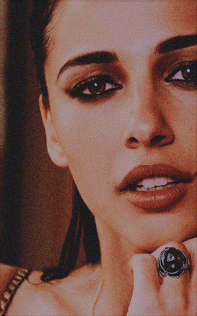 Naomi Scott F4VtHW6r_o