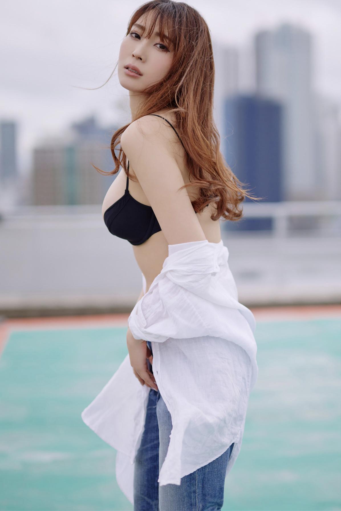 Tomomi Morisaki 森咲智美, 週刊ポストデジタル写真集 『500万人のおっぱい』 Set.01(10)