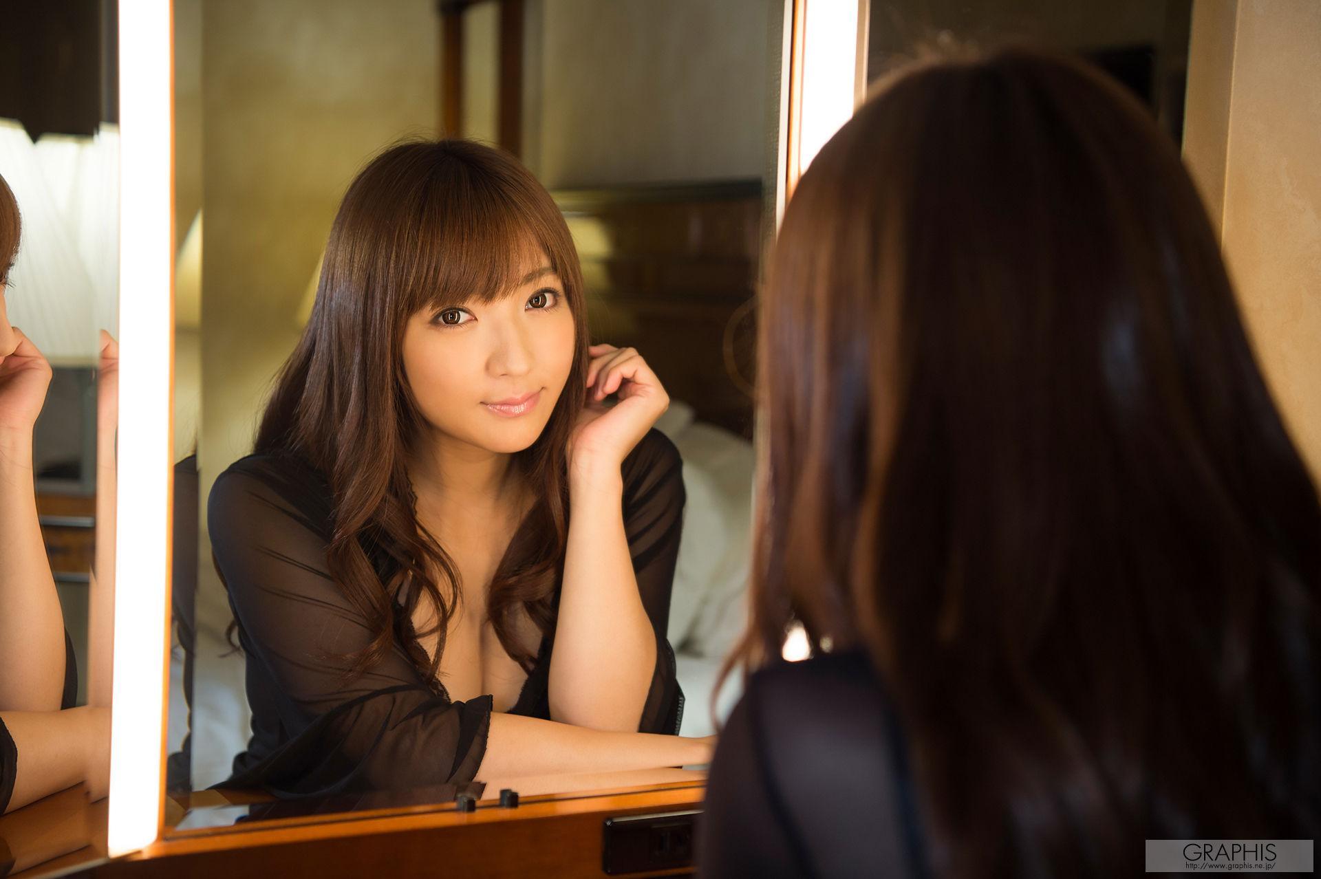 神咲詩織 Shiori Kamisaki [Graphis] Limited Edition 写真集(11)