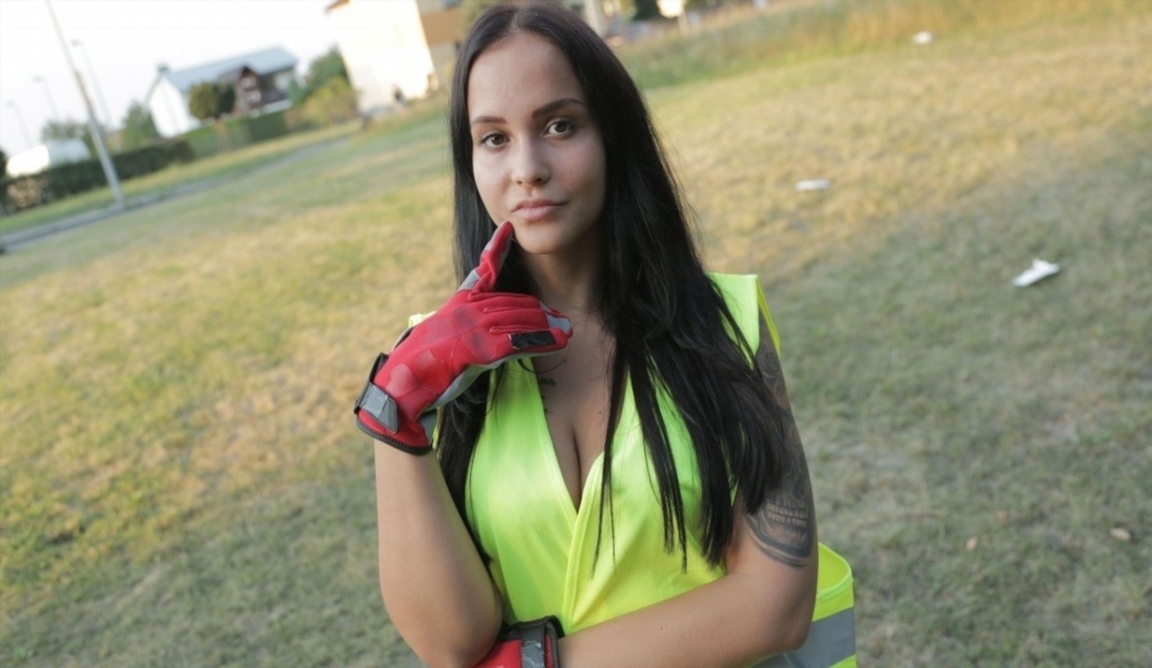 Jennifer Mendez - Litter Picker Fucked in the Woods 1080p