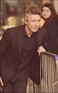 Aidan Gillen JuxZB20W_o