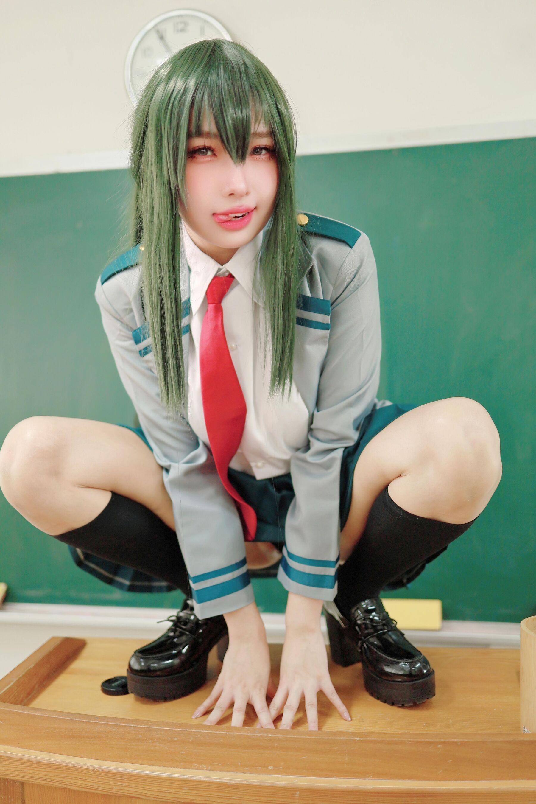 国模套图 慕慕Momo《蛙吹梅雨 学生服 Asui Tsuyu》(19)