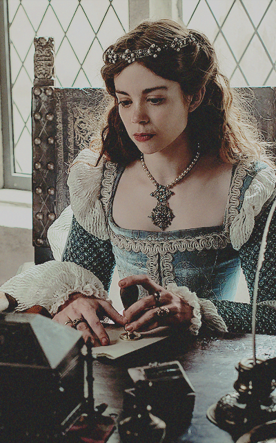 Charlotte Hope TqvmpT8Q_o