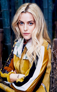 Riley Keough SO3emoqa_o