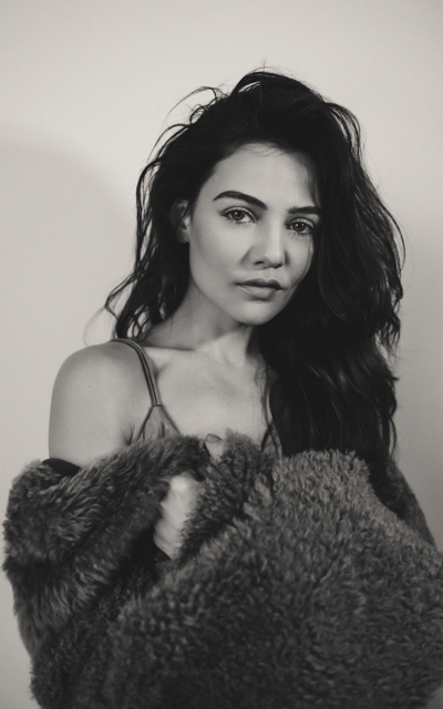 Danielle Campbell NtHXWFff_o