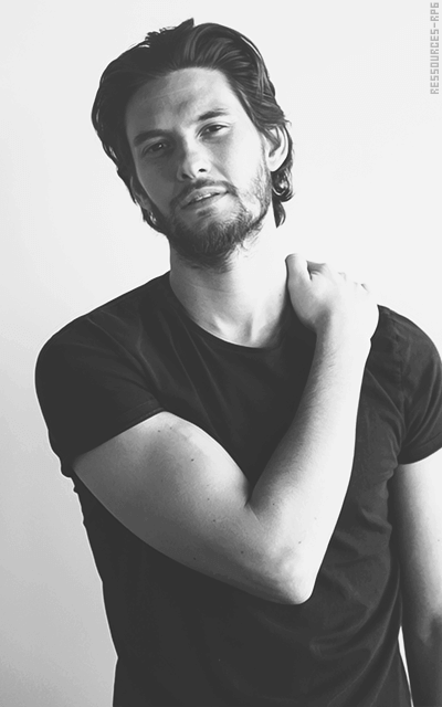 Ben Barnes - Page 2 UYGcUZGV_o