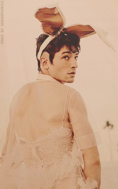 Ezra Miller 6zKO3Fuu_o