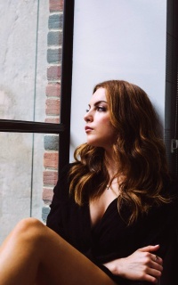 Elizabeth Gillies IWt4ydPd_o