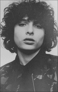 Finn Wolfhard 9POycxkv_o