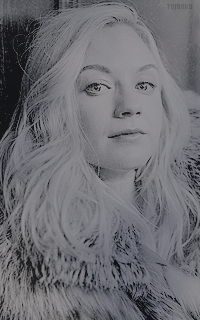 Emily Kinney. GLhSBi2E_o