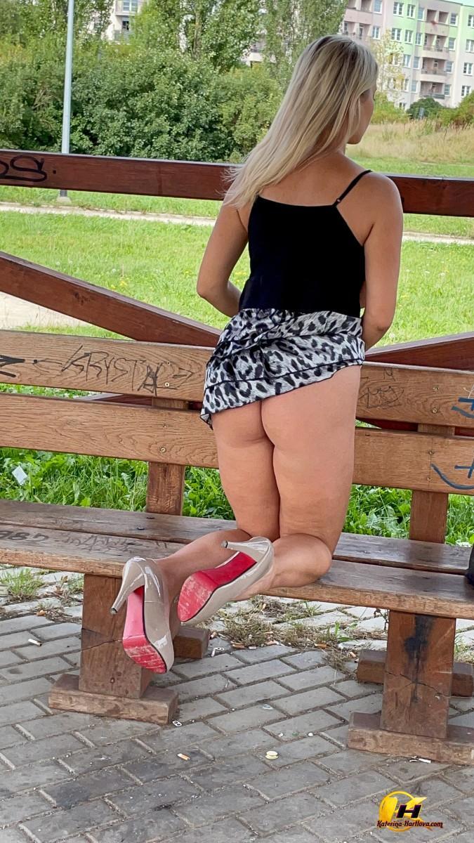 Big titted blonde Katerina Hartlova masturbates on a public bench in heels(6)