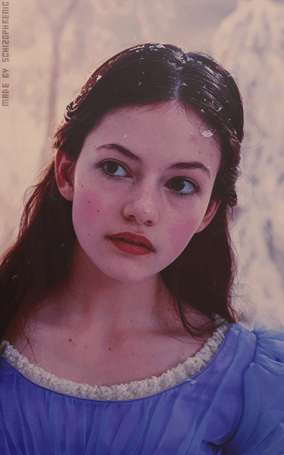 Mackenzie Foy Cs2B4HlC_o