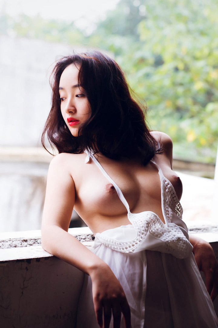 Fresh and refined female model lily exposes beautiful fairy 32