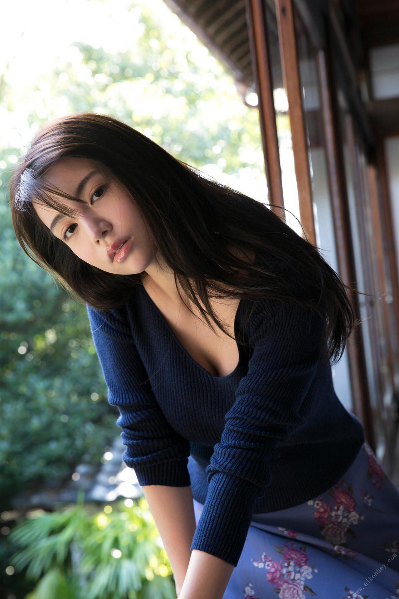 Miu Nakamura 仲村美海, 写真集 [背中を流して] Set.01(14)