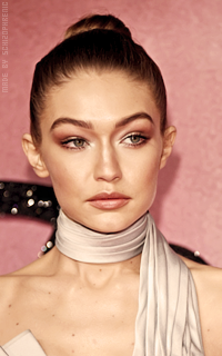 Gigi Hadid UDUKZZqp_o