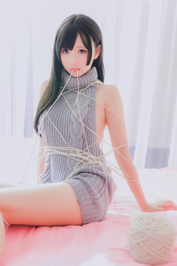 Cosplay面饼仙儿–露背毛衣私房写真(8)