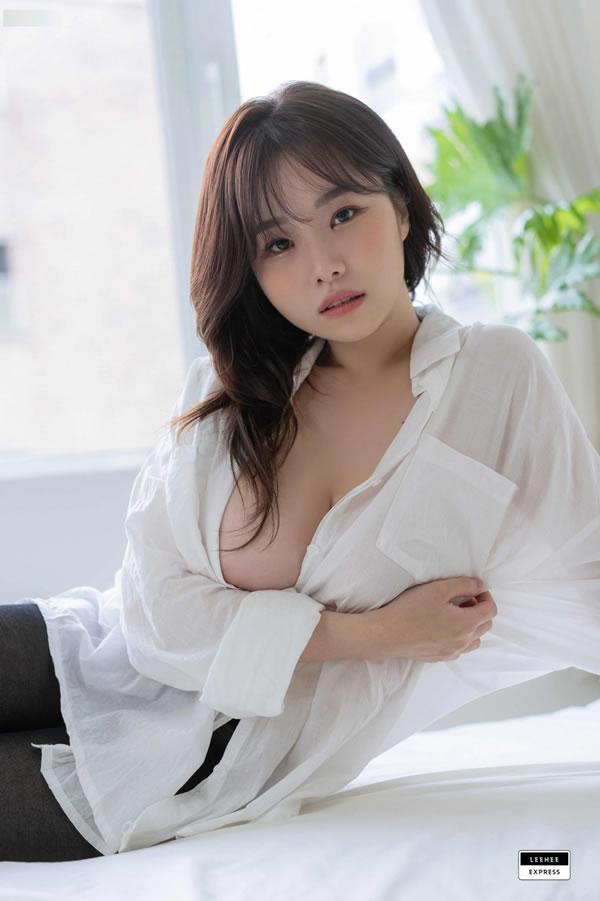 白衣丰乳美女居家小清新私拍写真(4)