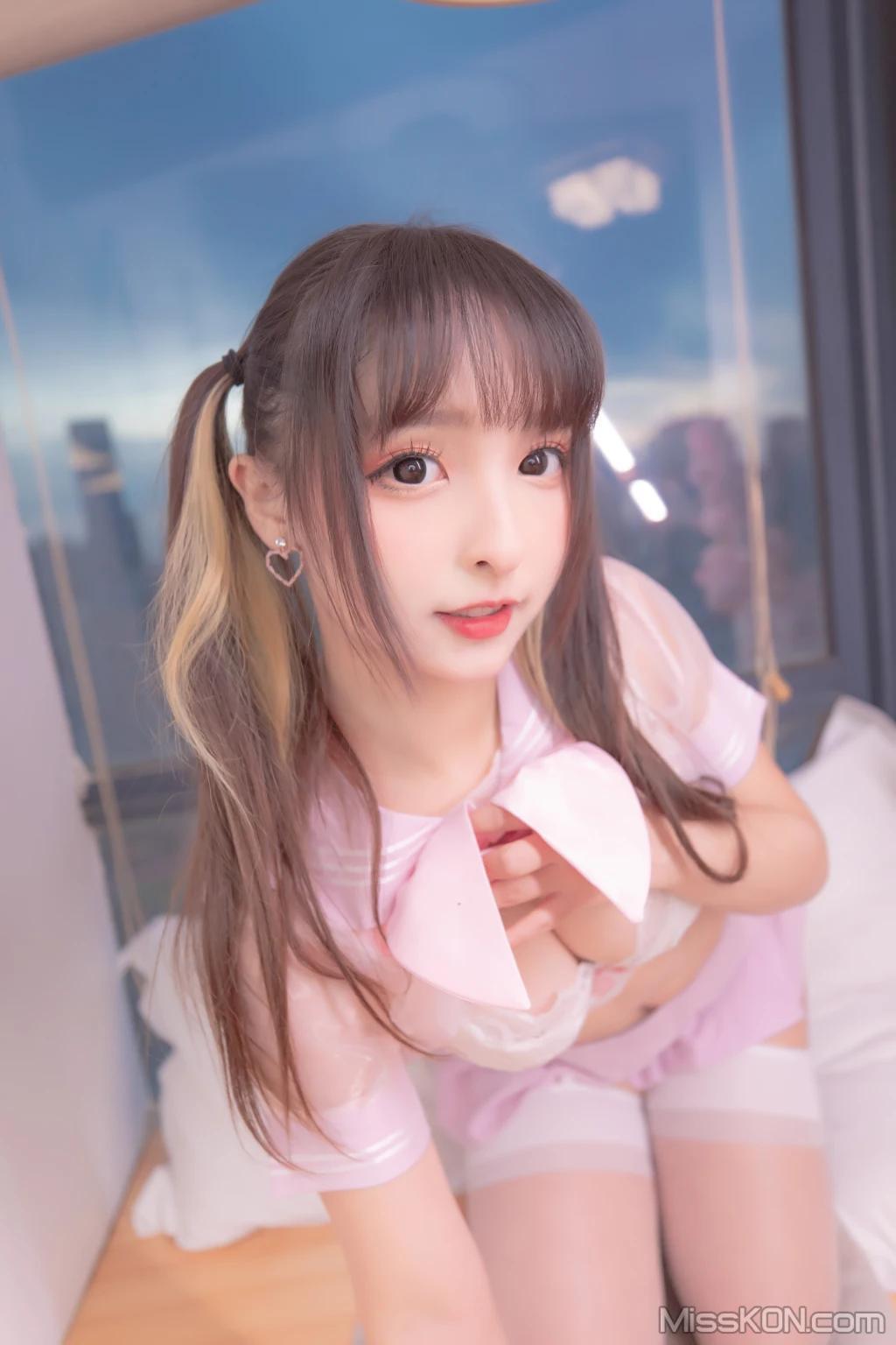 Coser@神楽坂真冬 Vol.079: 绝对企画-透明黑白水手服《特別なことに》 (150 photos )(38)