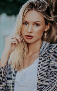 Scarlett Leithold BH9D0eef_o